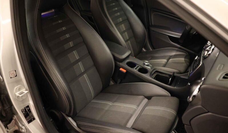 
								Mercedes-Benz GLA 220 4MATIC | 184 ch | LED | Caméra de recul | DAB | Navigation | Keyless | Crochet d’attelage full									