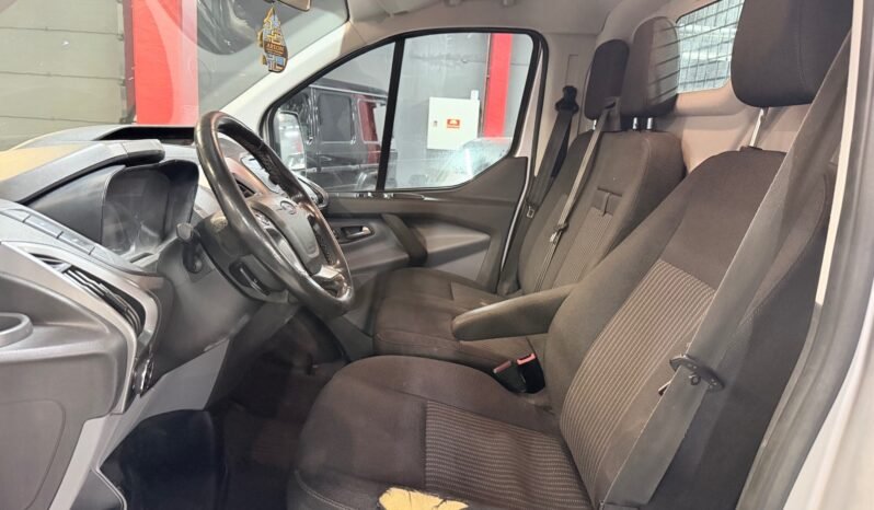 
								Ford Transit Custom 2.0 TDCI 170 ch – Version longue – Attelage crochet full									