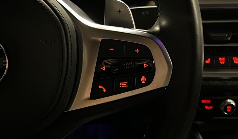 
								BMW 330e – Échappement sport – Live Cockpit – HUD – Apple CarPlay – Caméra arrière full									