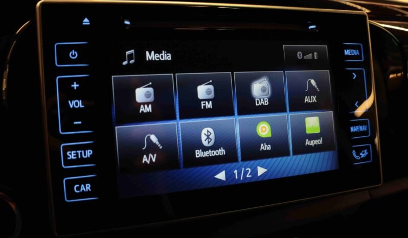 
								Toyota Hilux 2.4 D-4D 150 ch 4×4 | Double Cab | 5 places | Cuir | Caisse pour chiens | Crochet | Chauffage électrique full									