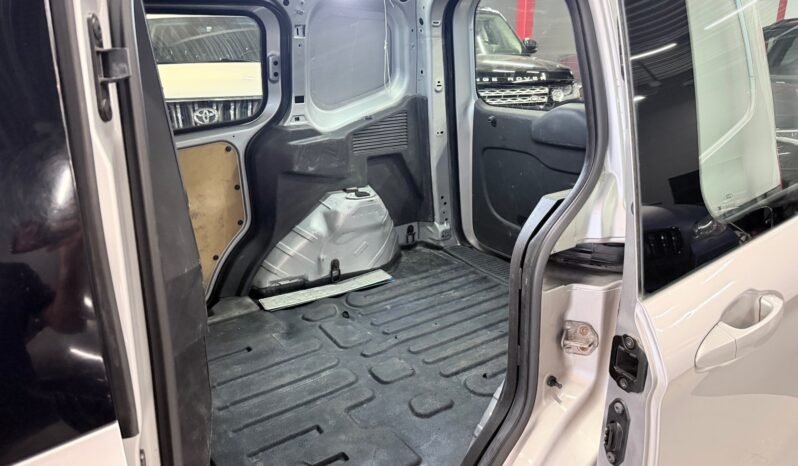
								Ford Transit Courier 1.6 TDCi 95 ch 2015, avec boîte manuelle full									