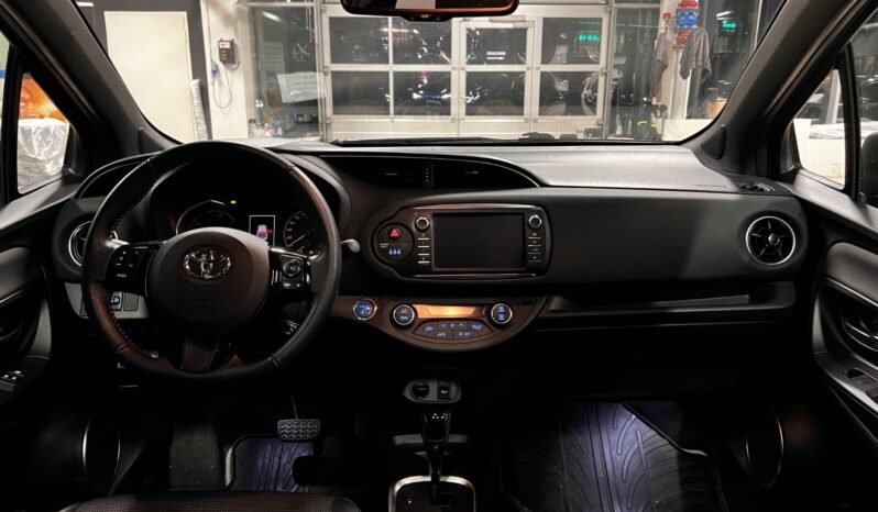 
								Toyota Yaris Pano – Navi – Régulateur – Caméra arrière – Anglaise full									
