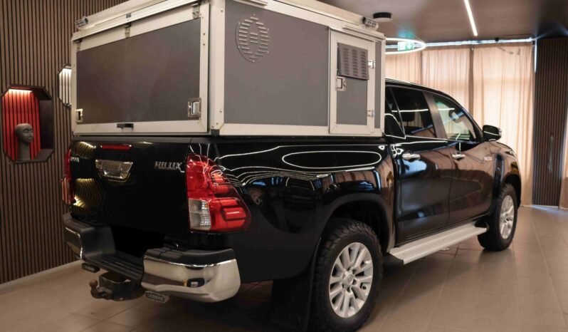 
								Toyota Hilux 2.4 D-4D 150 ch 4×4 | Double Cab | 5 places | Cuir | Caisse pour chiens | Crochet | Chauffage électrique full									
