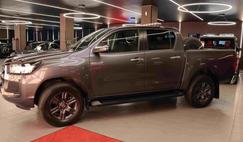 
								Toyota Hilux 2.8 D-4D 204 ch 4×4 | Automatique | Caméra de recul | Feux de travail | Attelage 3 500 kg | Garantie 10 ans full									