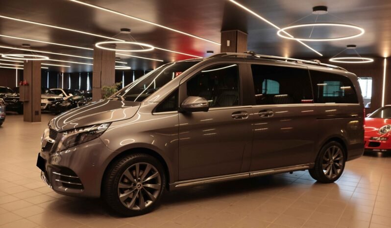 
								Mercedes-Benz V 300 d 4MATIC AMG 237 ch | Burmester | DISTRONIC | Caméra | Attelage | Webasto full									