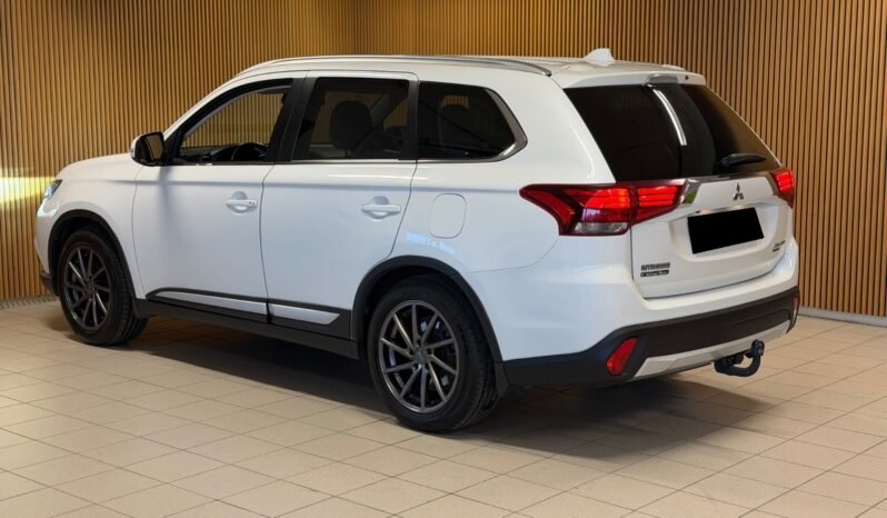 
								Mitsubishi Outlander 2.0 MIVEC 150 ch 4WD | 7 Places | Automatique | Cuir Beige | Caméra de Recul | Attelage full									