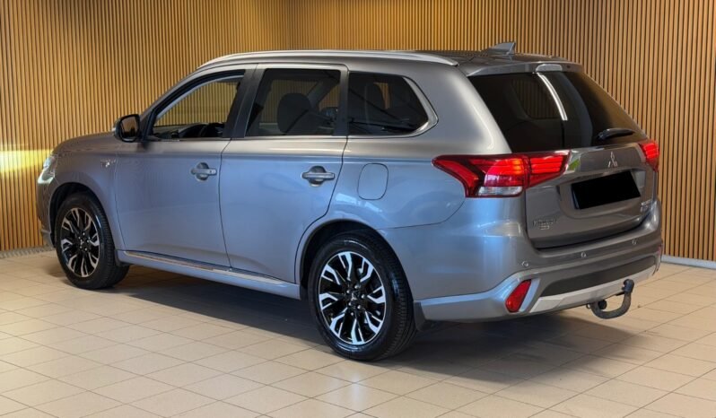 
								Mitsubishi Outlander PHEV INSTYLE+ — 2016 full									