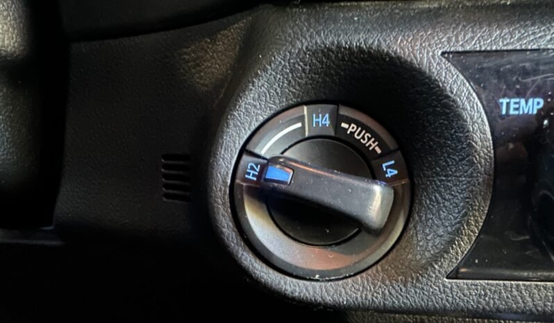 
								Toyota Hilux Arctic Trucks AT37 2018 full									
