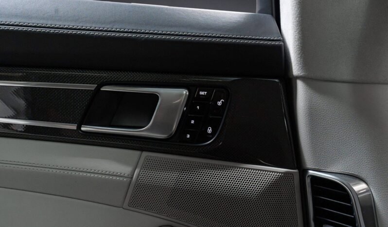 
								Porsche Panamera Turbo 550 ch | Sport Chrono | Burmester | PAW | Essieu arrière directionnel | Soft Close | Night Vision full									