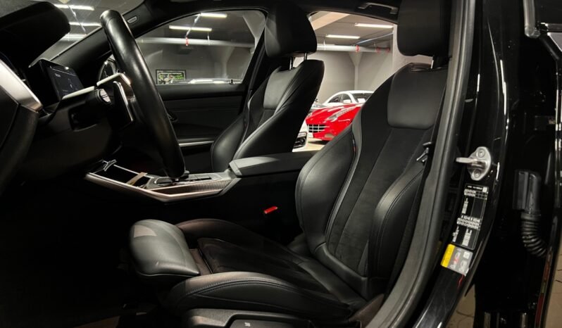
								BMW 330e – Échappement sport – Live Cockpit – HUD – Apple CarPlay – Caméra arrière full									