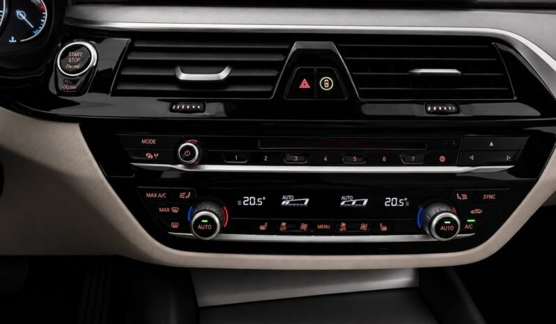 
								BMW 520d BMW 520d xDrive – 190 ch – Boîte automatique full									