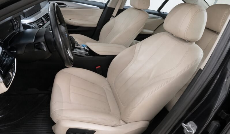 
								BMW 520d BMW 520d xDrive – 190 ch – Boîte automatique full									