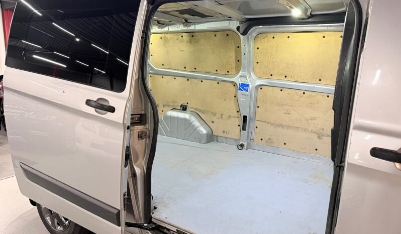 
								Ford Transit Custom 2.0 TDCI 170 ch – Version longue – Attelage crochet full									