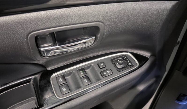 
								Mitsubishi Outlander PHEV INSTYLE+ 4×4 full									
