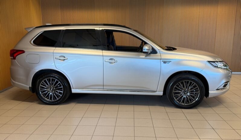 
								Mitsubishi Outlander PHEV Instyle+ | Cuir | Crochet | Caméra 360° | Hybride rechargeable full									