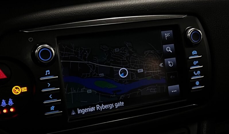 
								Toyota Yaris Pano – Navi – Régulateur – Caméra arrière – Anglaise full									