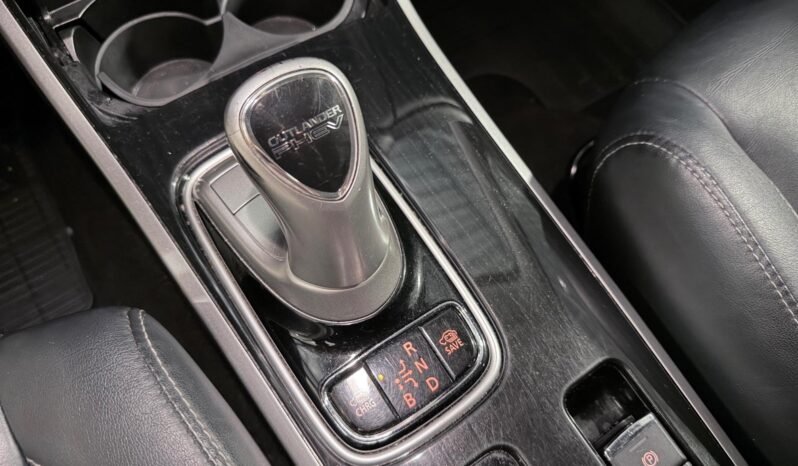 
								Mitsubishi Outlander PHEV INSTYLE+ 4×4 full									