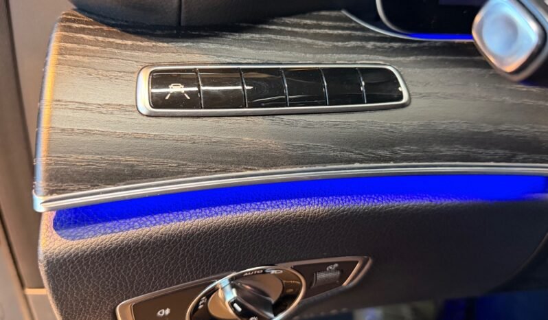 
								Mercedes-Benz E 350 e 2x AMG — 299 ch — 2018 full									