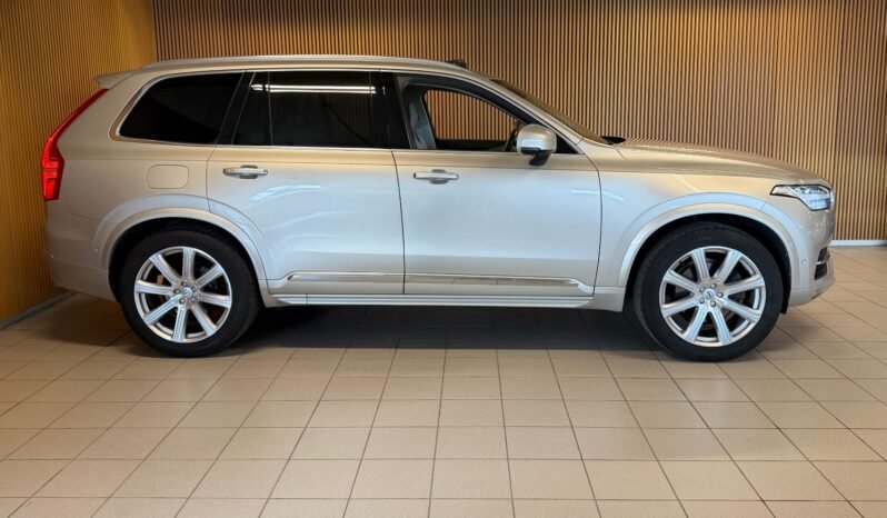 
								Volvo XC90 D5 233 ch | Polestar | Cuir | Panoramique | Crochet | Excellent état full									