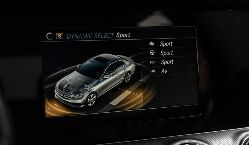 
								Mercedes-Benz E 300 e Berline Hybride Rechargeable 320 ch / Caméra / Éclairage d’ambiance / Pack Nuit / Jantes alliage / Automatique full									