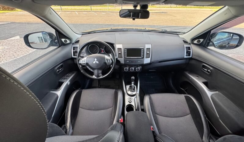 
								Mitsubishi Outlander 2.2 DI-D 156 ch 4×4 Automatique full									