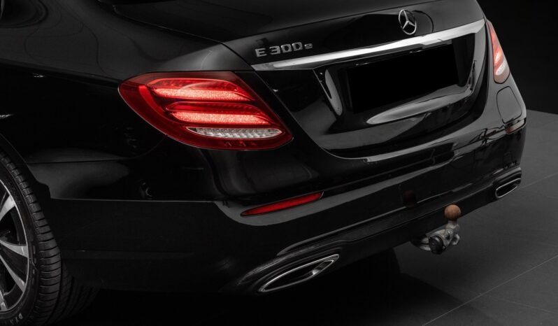 
								Mercedes-Benz E 300 e Berline Hybride Rechargeable 320 ch / Caméra / Éclairage d’ambiance / Pack Nuit / Jantes alliage / Automatique full									