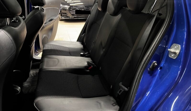 
								Toyota Yaris Pano – Navi – Régulateur – Caméra arrière – Anglaise full									