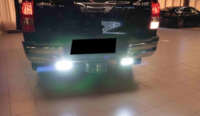 
								Toyota Hilux 2.4 D-4D 150 ch 4×4 | Double Cab | 5 places | Cuir | Caisse pour chiens | Crochet | Chauffage électrique full									