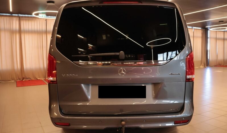 
								Mercedes-Benz V 300 d 4MATIC AMG 237 ch | Burmester | DISTRONIC | Caméra | Attelage | Webasto full									