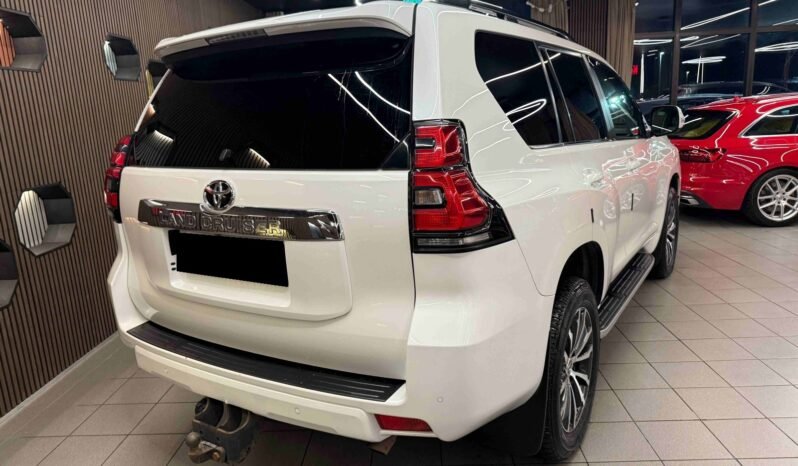 
								Toyota Land Cruiser GX 2.8 D-4D 177 ch | 4×4 | Automatique | ACC | 360° | Webasto | Attelage | Éclairage supplémentaire full									