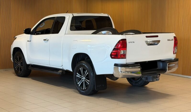 
								Toyota Hilux 2.4 D-4D 150 ch X-Cab SR | 4×4 | Manuel | Attelage | Climatisation | Caméra de recul full									