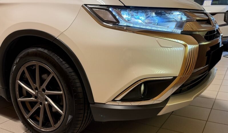 
								Mitsubishi Outlander 2.0 MIVEC 150 ch 4WD | 7 Places | Automatique | Cuir Beige | Caméra de Recul | Attelage full									