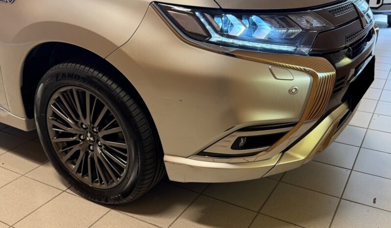 
								Mitsubishi Outlander PHEV Instyle+ | Cuir | Crochet | Caméra 360° | Hybride rechargeable full									