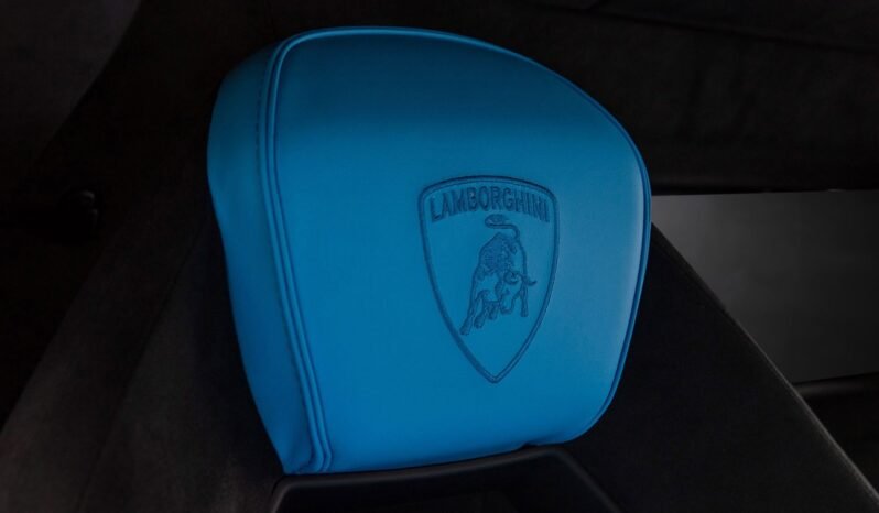 
								Lamborghini Revuelto 6.5 V12 1 015 ch – Blu Cepheus, Ad Personam, Full Carbon, Norvégien full									