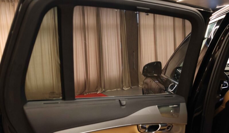 
								Volvo XC90 T8 AWD Inscription | 7 Places | Cuir | Air | B&W | ACC | Pano | Crochet full									