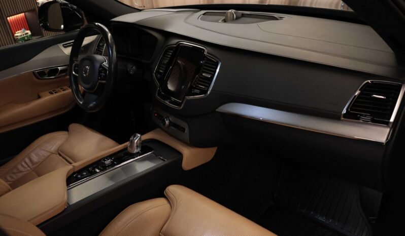 
								Volvo XC90 T8 AWD Inscription | 7 Places | Cuir | Air | B&W | ACC | Pano | Crochet full									