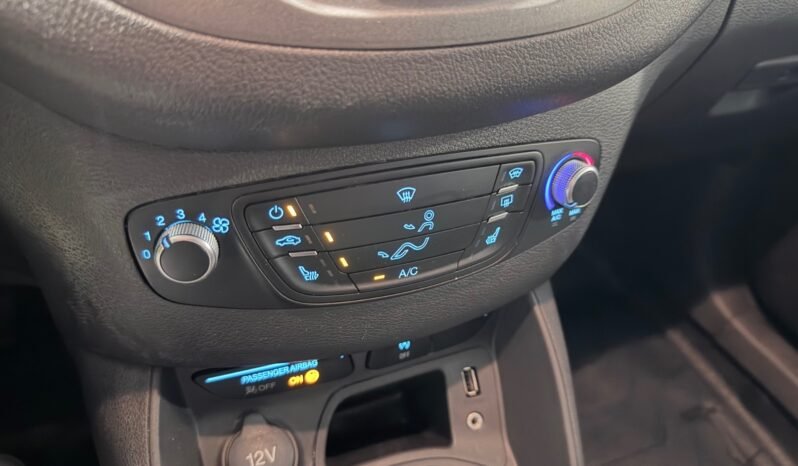 
								Ford Transit Courier 1.6 TDCi 95 ch 2015, avec boîte manuelle full									