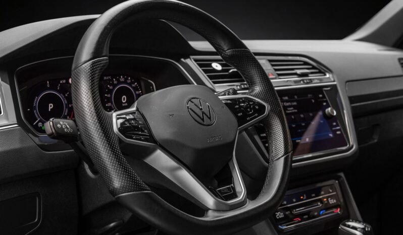 
								Volkswagen Tiguan eHybrid 245 ch R-Line, Caméra 360°, ACC, Matrix LED, Attelage, Norvégien full									