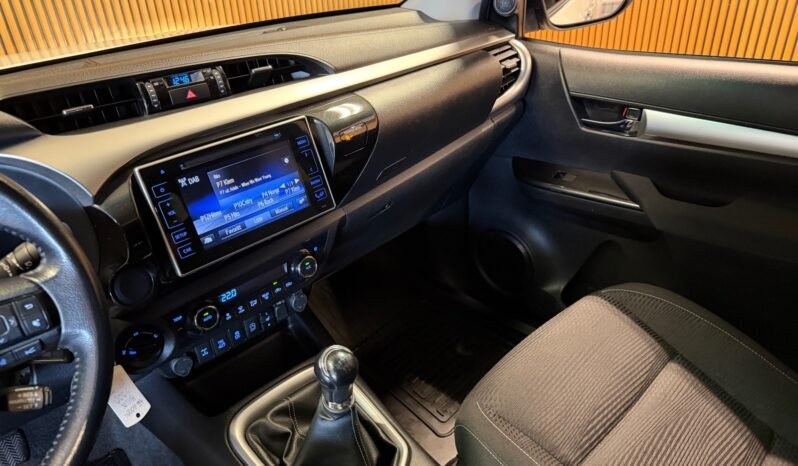 
								Toyota Hilux 2.4 D-4D 150 ch X-Cab SR | 4×4 | Manuel | Attelage | Climatisation | Caméra de recul full									