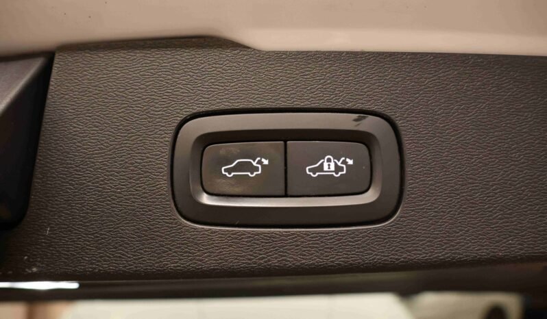 
								Volvo V60 Cross Country D4 190 ch AWD | Momentum | Automatique | Navigation | DAB+ | Chauffage | Crochet | Coffre de toit full									