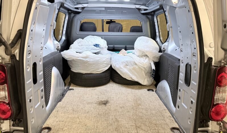 
								Peugeot Partner 1.6 D 100 CV – AUTOMATIQUE – LONGUE – CROCHET full									