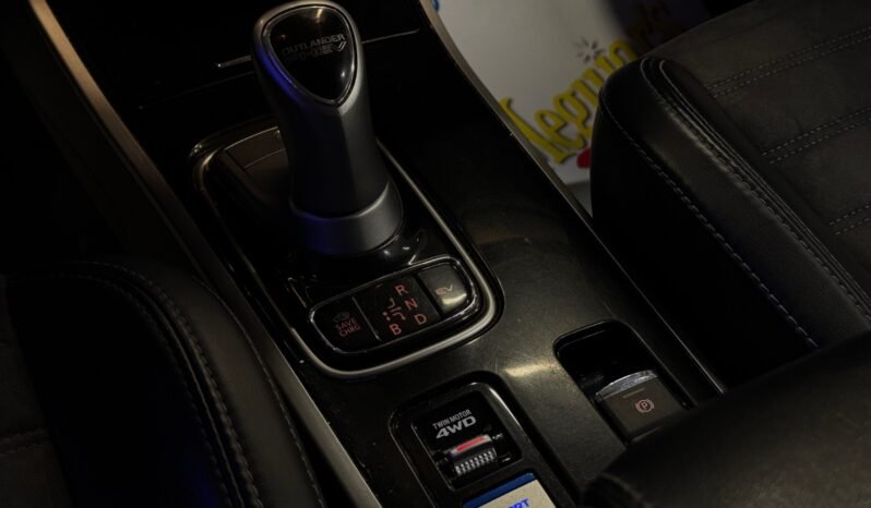 
								Mitsubishi Outlander 1 PROPRIÉTAIRE / PHEV / HYBRIDE / 4×4 / CONDUITE À DROITE / CAMÉRA À DROITE / NEUF UE full									