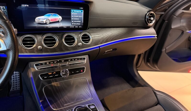 
								Mercedes-Benz E 350 e 2x AMG — 299 ch — 2018 full									
