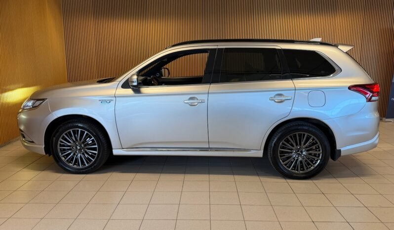 
								Mitsubishi Outlander PHEV Instyle+ | Cuir | Crochet | Caméra 360° | Hybride rechargeable full									