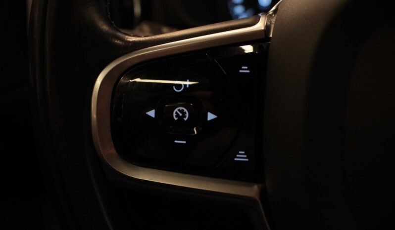 
								Volvo V60 Cross Country D4 190 ch AWD | Momentum | Automatique | Navigation | DAB+ | Chauffage | Crochet | Coffre de toit full									