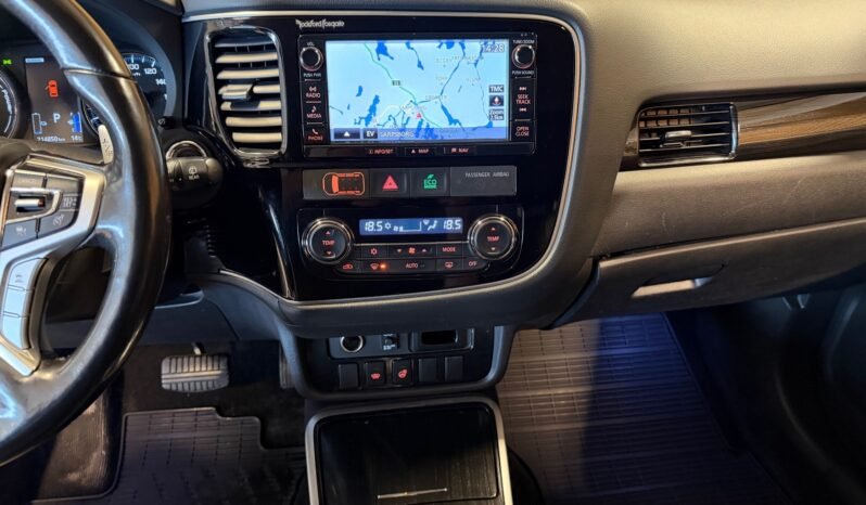 
								Mitsubishi Outlander PHEV INSTYLE+ — 2016 full									