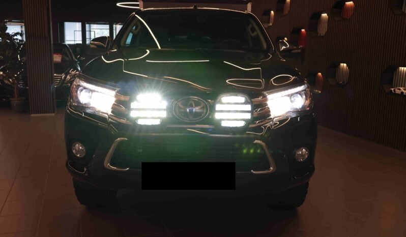 
								Toyota Hilux 2.4 D-4D 150 ch 4×4 | Double Cab | 5 places | Cuir | Caisse pour chiens | Crochet | Chauffage électrique full									