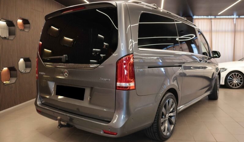 
								Mercedes-Benz V 300 d 4MATIC AMG 237 ch | Burmester | DISTRONIC | Caméra | Attelage | Webasto full									
