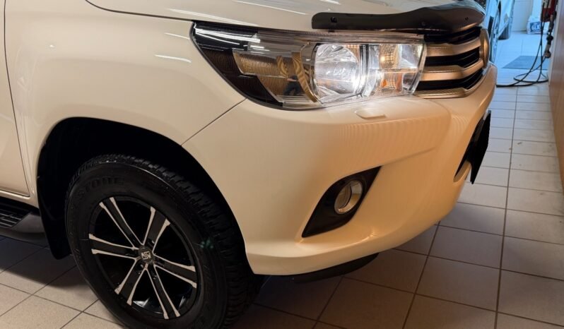 
								Toyota Hilux 2.4 D-4D 150 ch X-Cab SR | 4×4 | Manuel | Attelage | Climatisation | Caméra de recul full									