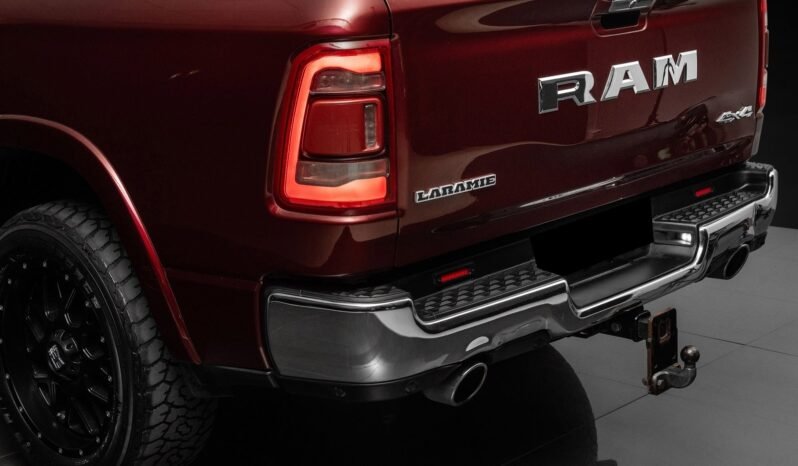 
								🚘 Dodge RAM 1500 Laramie 5.7 V8 HEMI 401 ch – Automatique 4×4 full									